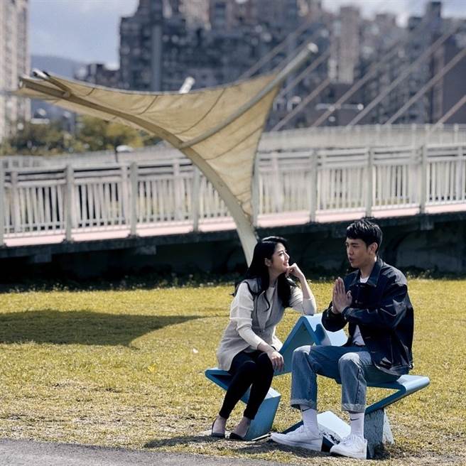 韓瑜與李家慶的互動散發粉紅泡泡，畫面相當唯美。（圖／取材自韓瑜Angel Han 臉書）