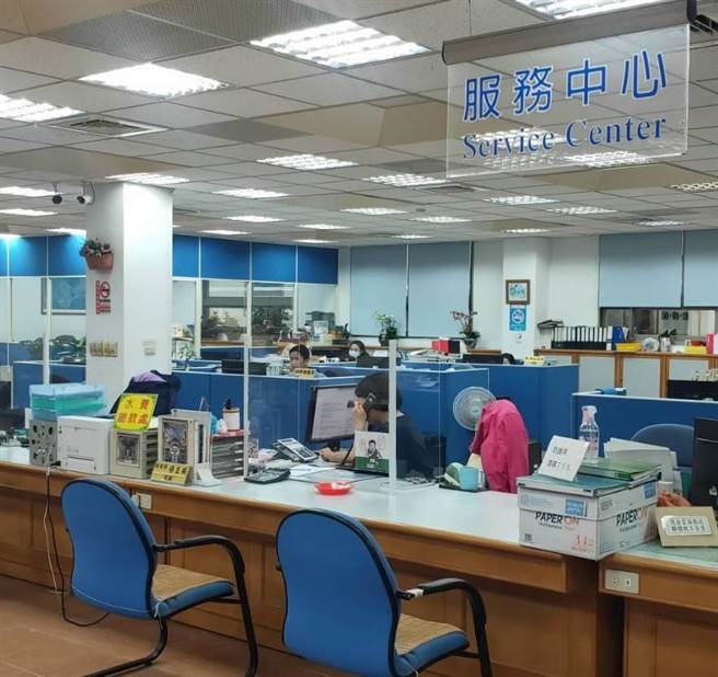 金门自来水厂愈来愈便民，在导入行动支付，让缴水费更加方便后，4月1日起再开办午间服务。（金门自来水厂提供）