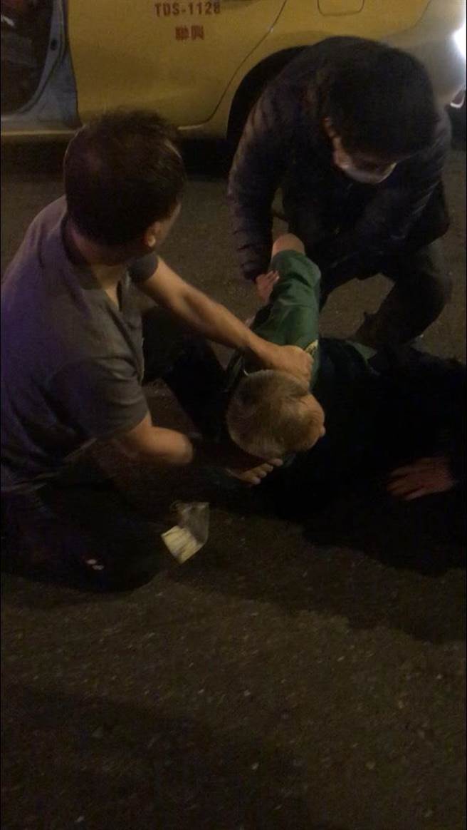 警方当日晚上9点多在头城镇青海路找到涉案车辆，并在谢男车辆后方跟监约30分钟。（基隆市警局提供／陈彩玲基隆传真）