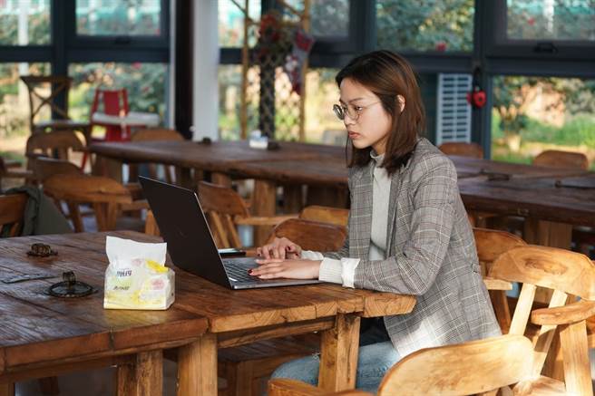 谢丞恩利用新媒体拓展国际市场。(图／旺旺中时文化传媒提供)