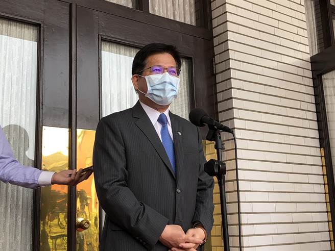 交通部長林佳龍上午赴立院於總質詢前接受媒體訪問。（趙婉淳攝）