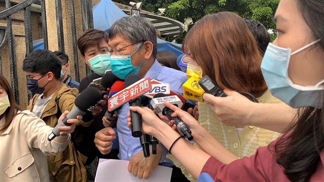 台北市長柯文哲今回應台大醫院婦產科名醫施景中日前質疑。（黃婉婷攝）