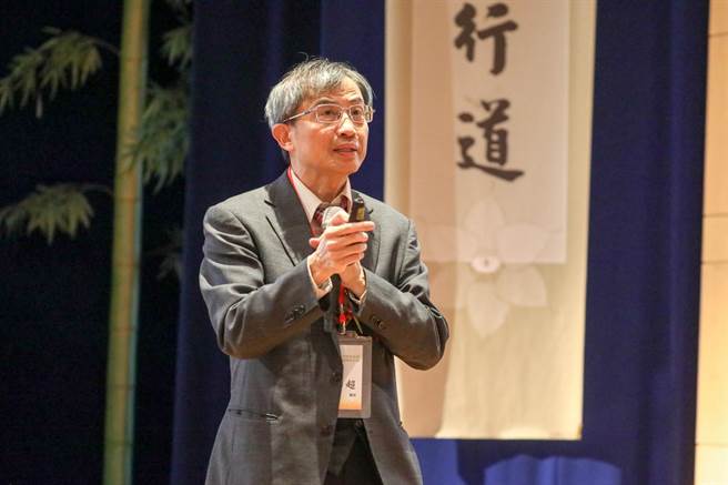 卫福部中医药司司长黄怡超强调台湾未来要面对老龄人口，中医在家庭医学及社区都具备重要角色。（台中慈济医院提供／王文吉台中传真）