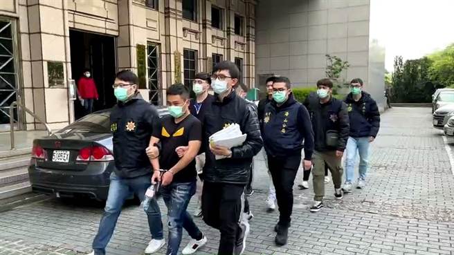 警方将张嫌等5人依诈欺罪嫌移送法办。(翻摄照片／林郁平台北传真）