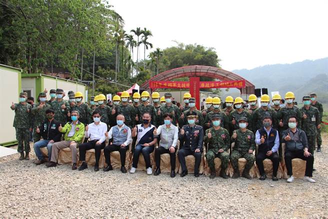 明德水庫營運51年來首度獲軍方進駐支援清淤工作，30日辦理動土典禮正式開供，增加水庫蓄水量。（何冠嫻攝）