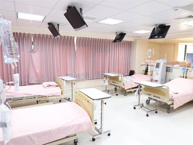 高雄1名47歲鄭先生長期頭痛，過量使用坊間消炎止痛藥，導致腎功能逐漸下降，最後經治療後緩解。圖為新高醫院透析中心。（柯宗緯翻攝）