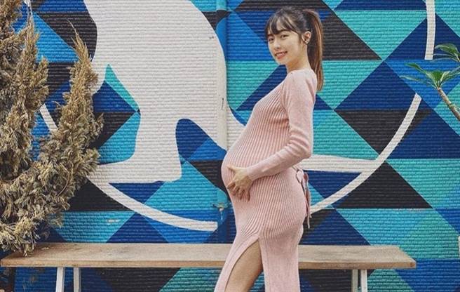 简廷芮怀孕只胖7kg，大方分享孕期菜单。（图／IG@dewichien）