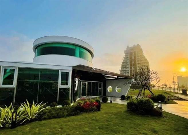 （星巴克30日宣布，宜兰头城门市将于4月1日全新开幕，这也是星巴克在地唯一一间以游艇为设计概念的门市。图／业者提供）
