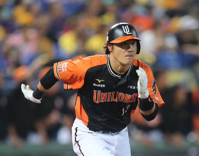 統一獅老將陳鏞基先發游擊手。（資料照／黃國峰攝）