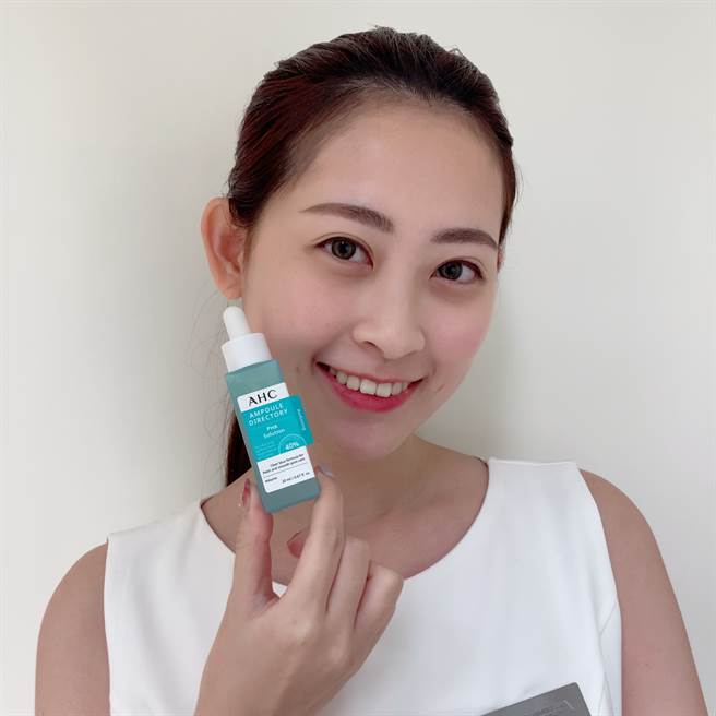 AHC收集最常听到的肌肤困扰，研发出本次的「肌肤解答精华系列」。（邱映慈摄）