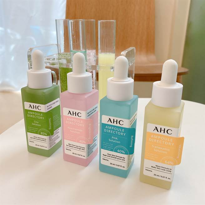 丹枫老师分享，透过肌肤解答精华系列这4瓶可以满足一整年不同的肌肤困扰和需求。（邱映慈摄）