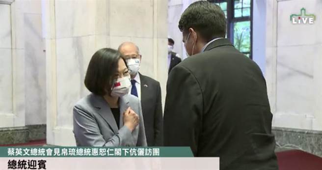 接見惠恕仁   總統：台帛旅遊泡泡首航    世界都在看。截自總統府拍帶