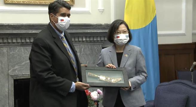 接見惠恕仁   總統：台帛旅遊泡泡首航    世界都在看。截自總統府拍帶