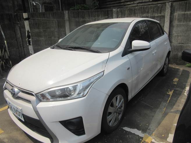 法务部行政执行署嘉义分署将在4月6日举办「123全国联合拍卖日」活动，拍卖物品除常见的汽车等物品外，还有一幅疑似清朝郑板桥《行书墨兰苦茗七言联》书画。（嘉义执行署提供∕吕妍庭嘉义传真） 