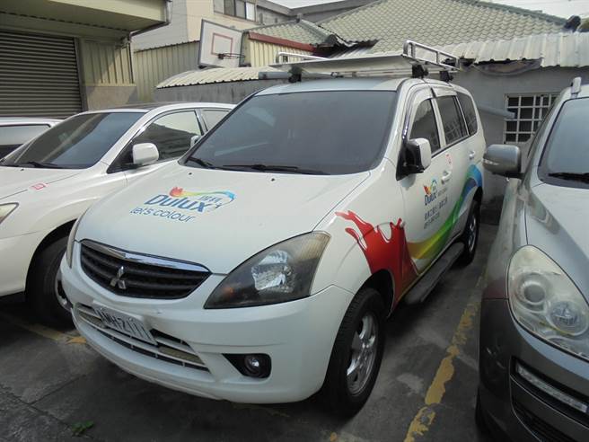 法务部行政执行署嘉义分署将在4月6日举办「123全国联合拍卖日」活动，拍卖物品除常见的汽车等物品外，还有一幅疑似清朝郑板桥《行书墨兰苦茗七言联》书画。（嘉义执行署提供∕吕妍庭嘉义传真）