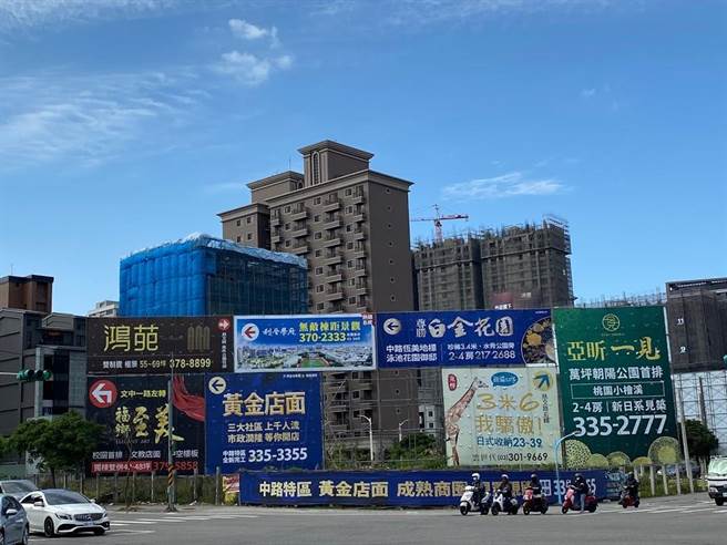 「囤房税」引发热议，桃园市地税局长姚世昌也认为配套不足不可行，徵纳税双方都困扰。（蔡依珍摄）