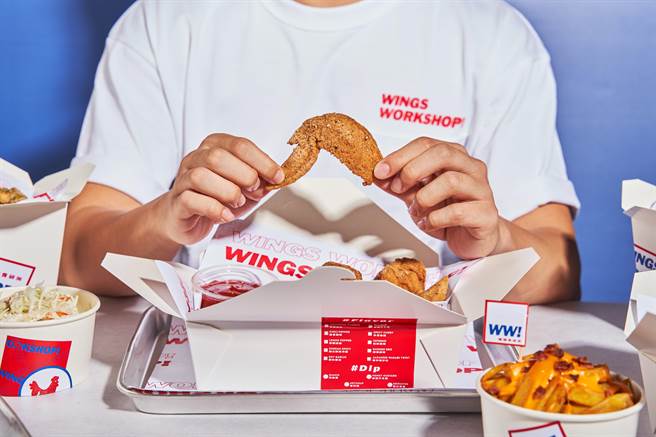 预订主题房专案或「深夜好食鸡」专案可享双人鸡翅套餐。（老爷会馆台北林森提供）