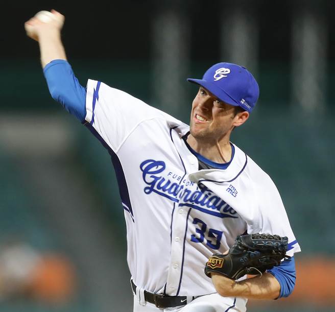 富邦悍將洋投羅力是中職史上最速1100K。（季志翔攝）