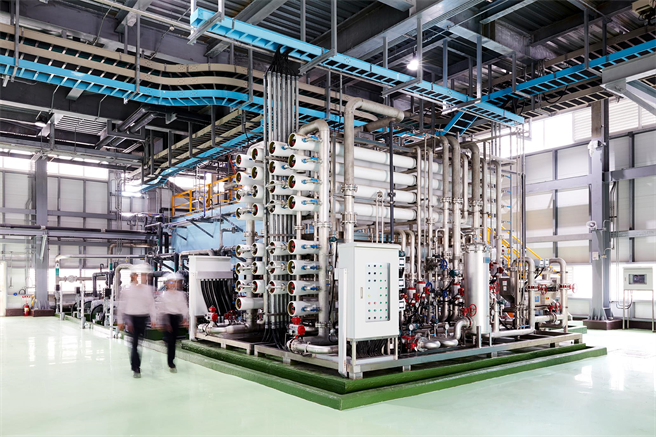奇美實業在仁德廠區建置再生水系統「EDR水資源中心」每日可產出3000噸再生水。(奇美實業提供／曹婷婷台南傳真)