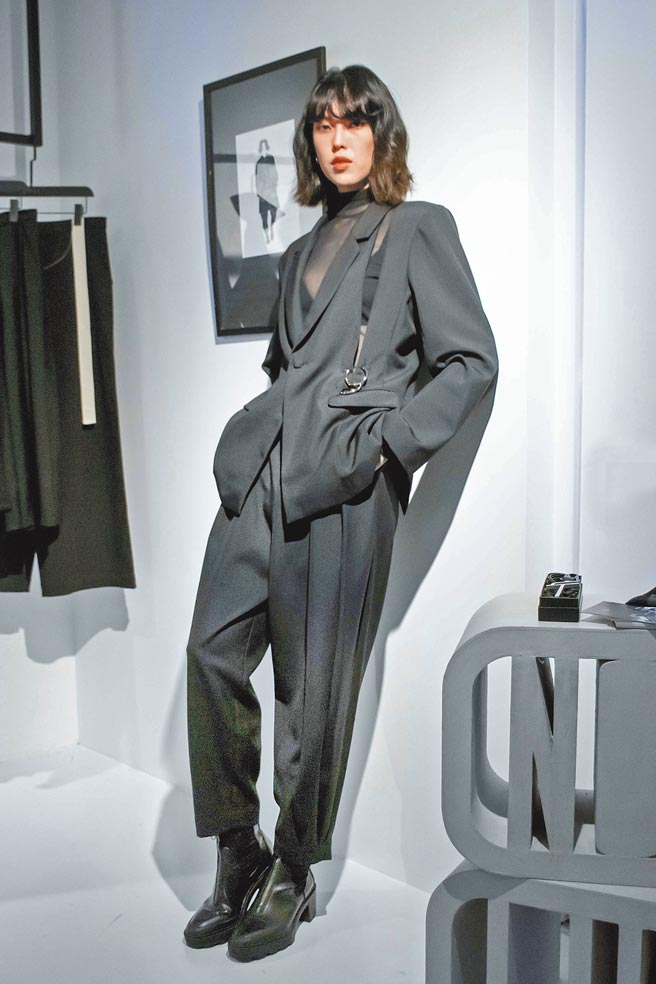 伊林名模王思伟身穿INF 21秋冬系列出席活动。（INF提供）