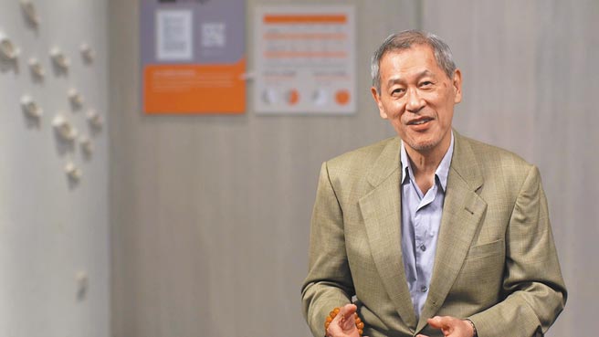 许先业教授强调人体临床实验重要性，并破除消费者对产品纯度与溶解度的迷思。（台湾褐藻醣胶发展学会提供）