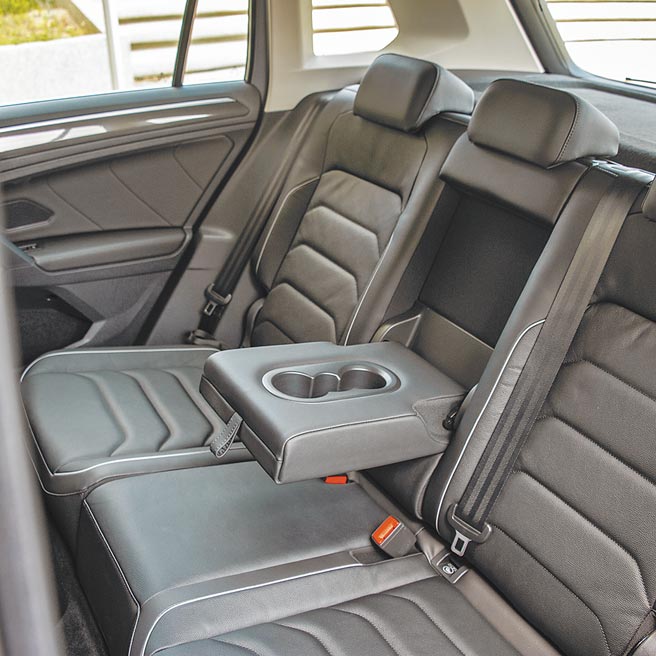 后座可前后滑移，椅背可调角度。（陈大任摄）