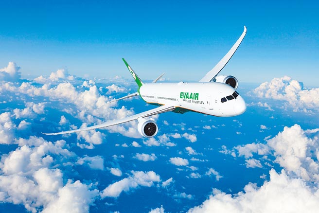 京站今年以「跟新冠說Bye～跟假期說Hi～」為主題，推出滿額抽未來機票及星級住宿活動。（京站提供）