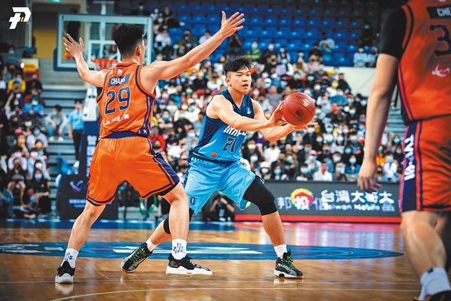 富邦勇士中锋曾祥钧未来很有机会成为中华男篮内线重要屏障。（PLG提供）