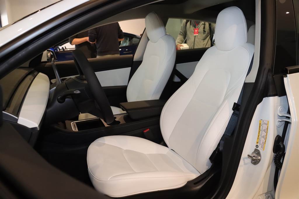 Tesla Model 3 第一季台灣掛牌突破 1,200 輛 白色內裝現貨車首次推出即完售 宣布再開放多座超級充電站
