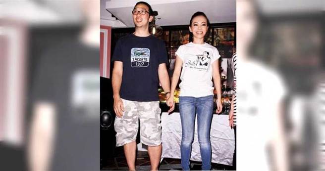 2006年彭佳慧嫁给成衣商王丕仁，12年后宣布离婚，当时两人为了小孩仍住在一起。（图／翻摄自彭佳慧脸书）