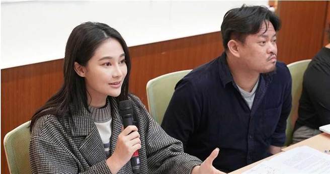 綠委賴品妤及洪申翰強力要求侯友宜對核四表態，原預定揪新北市立委群召開記者會「群毆」侯友宜，卻因空軍F-5E戰機事故延期。（圖／翻攝自賴品妤臉書）