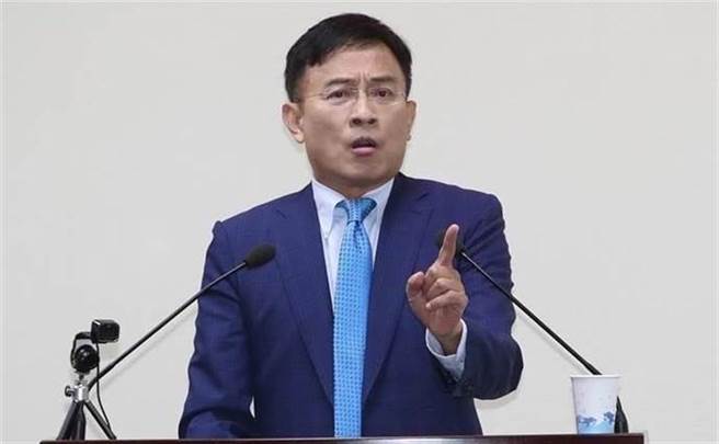 总统蔡英文因2019年竞选连任期间，被爆出「假博士」争议，蔡不满台大法律系名誉教授贺德芬、媒体人彭文正、教授林环墙等人质疑其博士论文作假，控告贺、彭、林3人妨害名誉。（中时资料照）