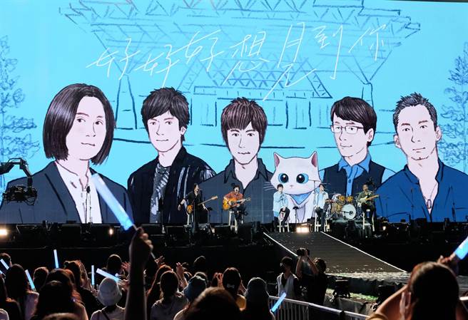 五月天成军24周年，在台南连办5场演唱会，缔造12万人潮。（相信音乐提供）