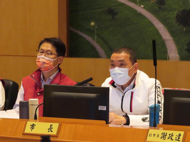 新北醫護AZ疫苗施打率僅5％　侯友宜鼓勵醫護施打。（葉德正攝）