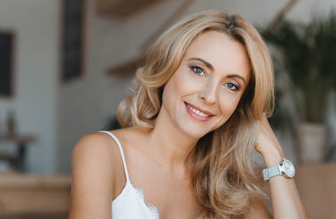 生肖雞、牛以及龍的女性年紀越大越有魅力，一輩子不愁沒人愛。（圖／Shutterstock）