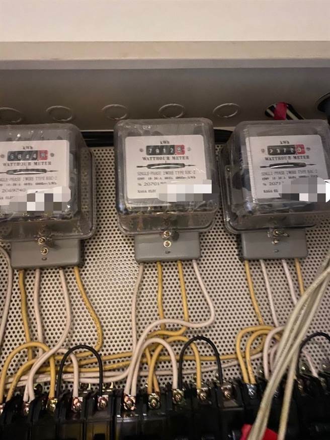 租屋妹每月用300度电，仔细查电表才知问题，原来房东装的是「单相2线式（220V）」的电表，若用110V的电器，会以2倍速旋转。（图／翻摄自Dcard）