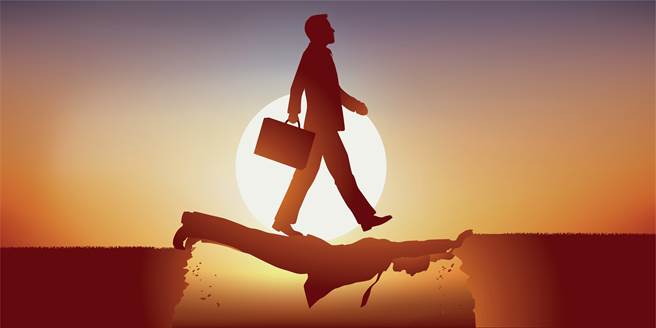 有些生肖非常仗义，看到朋友有难或受委屈时，总是会第一时间跳出来帮忙，但因看人眼光差，他们经常会遇到不怀好意的朋友，不仅没被感谢，甚至还被笑傻。(示意图/达志影像)