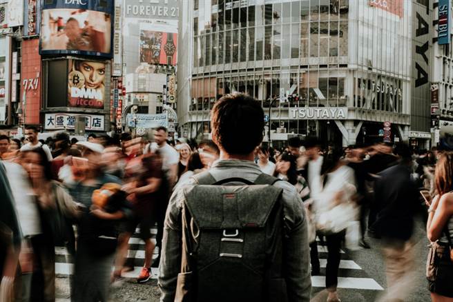 網友好奇詢問，為何一堆人喜歡去日本工作？過來人爆內幕：其實回台生活開心很多。(示意圖/達志影像)