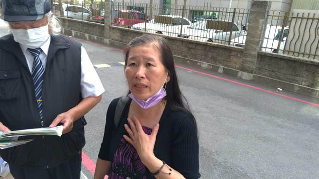 苏大妈涉医疗法案被判刑5月，南检今天上午通知她到案执行。（曹婷婷摄）