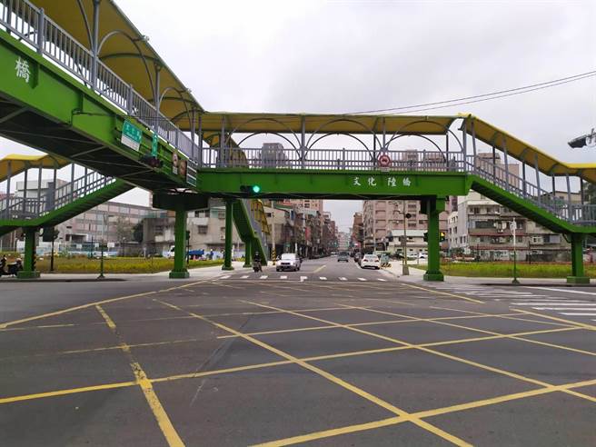 树林文化陆桥因使用率过低，2日至3日将陆续拆除大梁、楼梯，新北市预计今年再拆6座影响人行环境的陆桥。（新北市养工处提供）