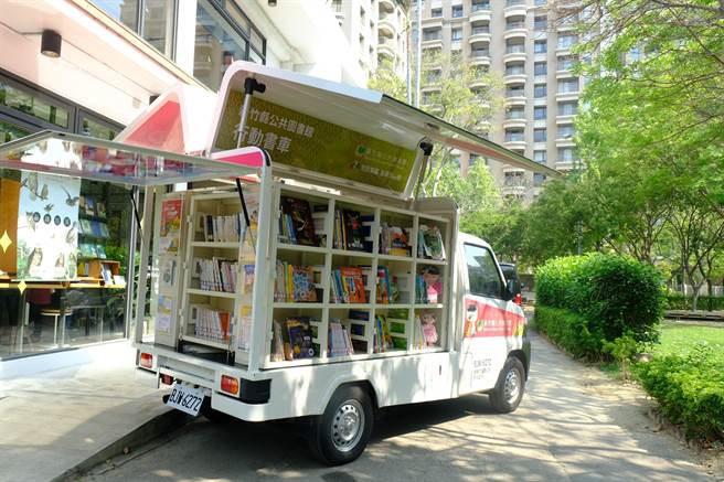 行動車書4月2日將開往富有童趣的內灣線合興車站。（羅浚濱攝）