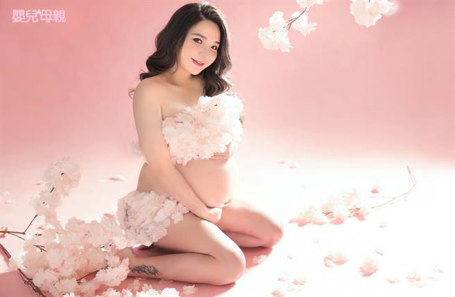 小甜甜目前怀胎6个月，浑身散发母爱。（婴儿与母亲杂志提供）