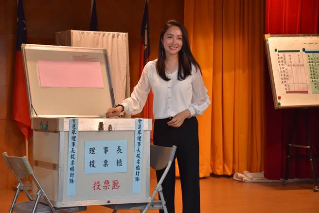 全國最美鎮代陳怡樺31日當選苗栗縣農會理事長，成為全國最年輕的縣農會理事長。（謝明俊攝）