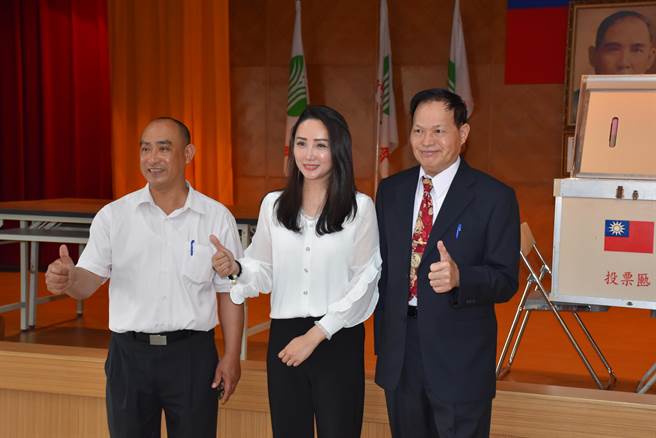 苗栗縣農會最新3巨頭31日出爐，左起總幹事鍾金光、理事長陳怡樺、常務監事林輝樑。（謝明俊攝）