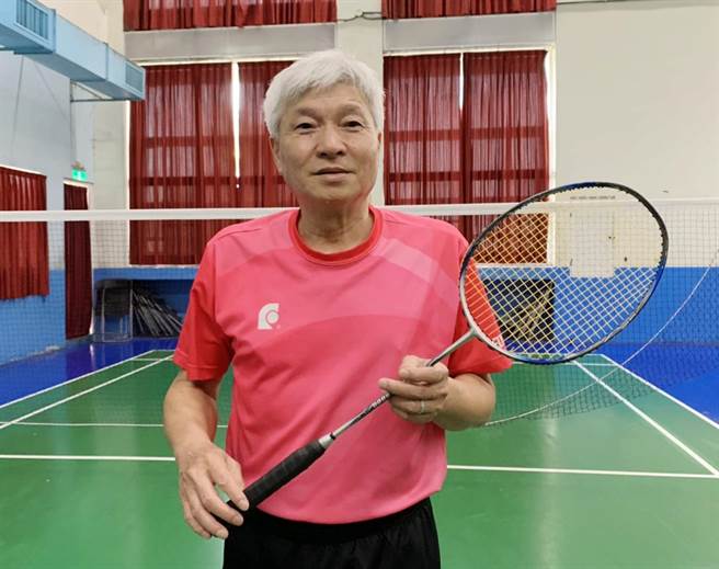 嘉义县中埔乡和睦国小15、16年前开始推动羽球运动，靠着唯一一名教练洪清忠魔鬼训练下，光全国赛事的冠军奖座就拿过18次。（吕妍庭摄）