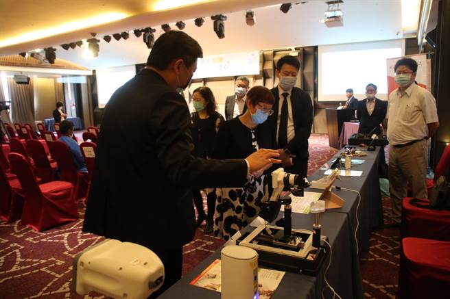 台东县3月起于兰屿和绿岛设立全国第1个远距心臟内科诊别及远距耳鼻喉科的鼻咽内视镜检查，使两离岛医疗品质再提升。（台东县政府提供／蔡旻妤台东传真）