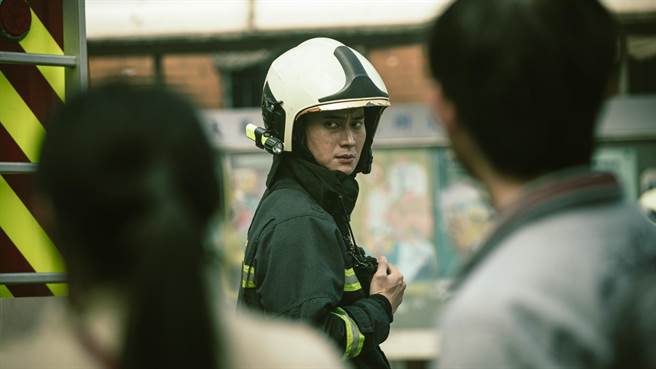 劉冠廷劇中時常與民眾起衝突。（公共電視、myVideo提供）