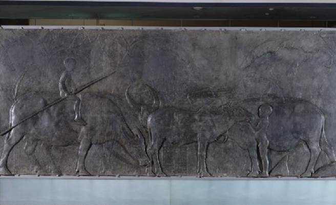 2021.03.31台中市▲国美馆今年儿童节推出「扭转艺象 创意魔幻秀」活动，以镇馆之宝《水牛群像》为主题，教大小朋友DIY可爱创意气球水牛。（国美馆提供／陈淑芬台中传真）

