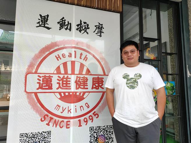  彰化汉堡王狂人「廖士钧」本尊现身，表示4月1日当天将带队吃爆汉堡王。(吴建辉摄)