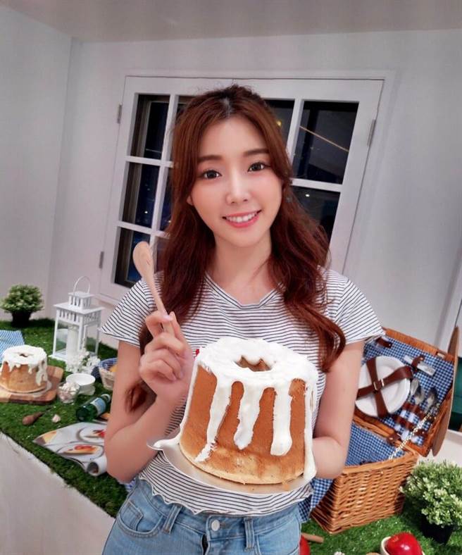 成語蕎擁有一手好廚藝，甜點也難不倒她。（伊林娛樂提供）